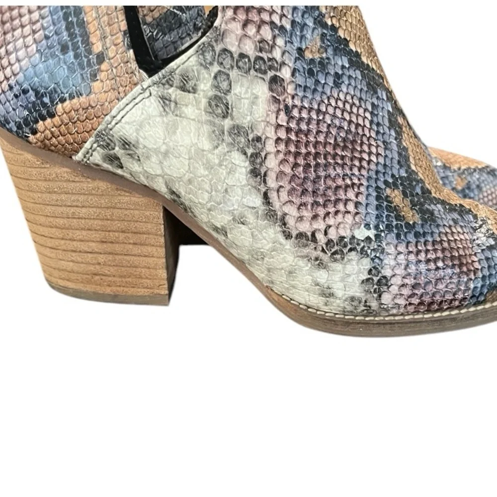 Blondo Esmee‎ Waterproof Snakeskin Ankle Bootie Size 6.5